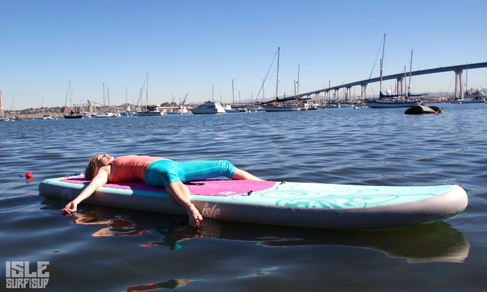 Paddle Surf Yoga pose del cadaver