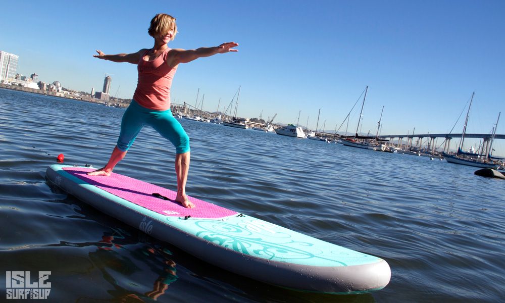 Paddle Surf Yoga pose del guerrero